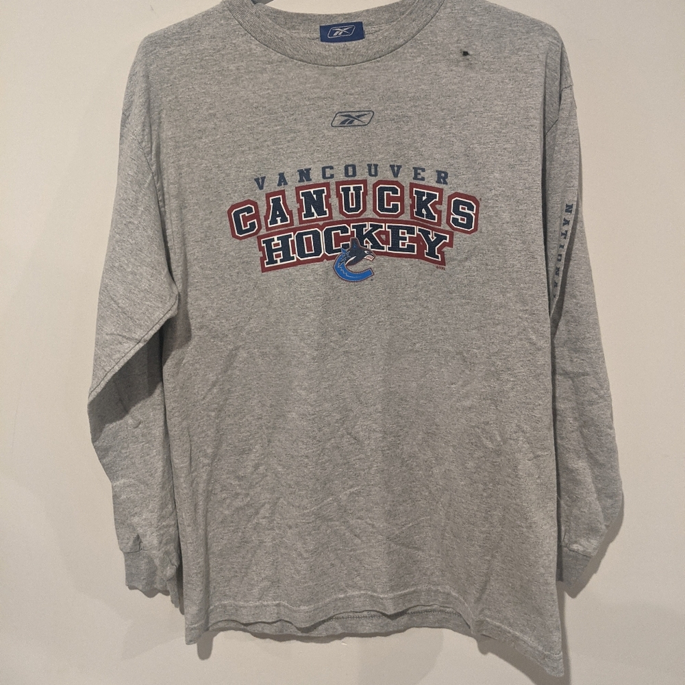 Reebok Men's Vancouver Canucks Hockey Long Sleeve Tee Medium Grey